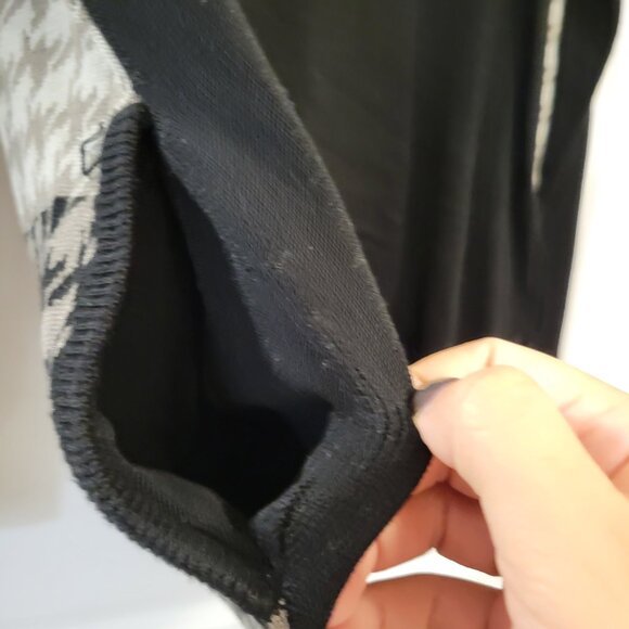 Vintage Soft La Madona Houndstooth Cardigan with Buttons and Side Pockets - Picture 5 of 5